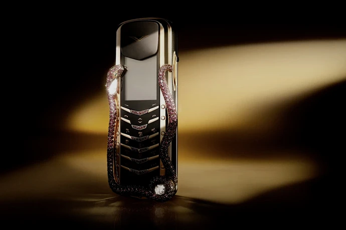 Vertu x Boucheron Cobra : la joaillerie défie la technologie