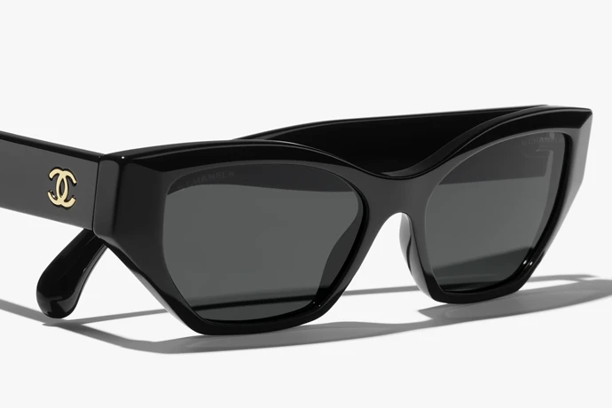 Les lunettes œil de chat Chanel : l’élégance féline