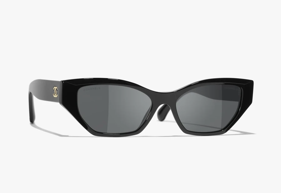 Les lunettes œil de chat Chanel : l’élégance féline