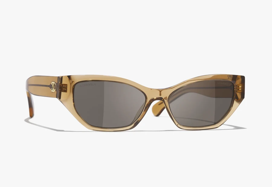 Les lunettes œil de chat Chanel : l’élégance féline