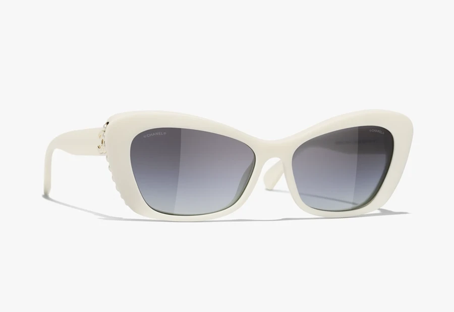Les lunettes œil de chat Chanel : l’élégance féline