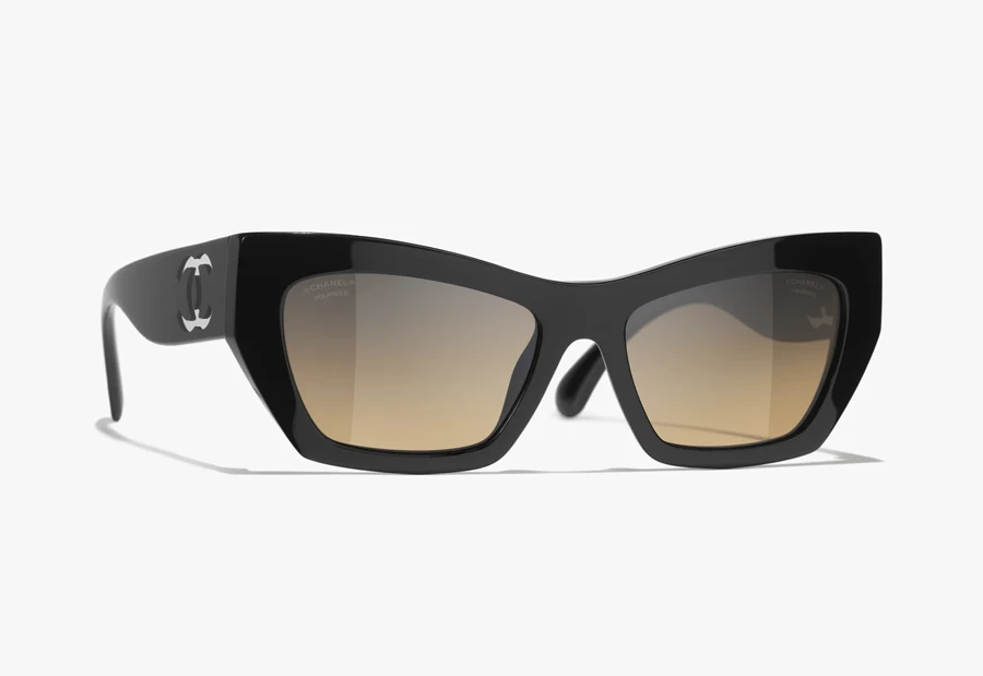 Les lunettes œil de chat Chanel : l’élégance féline