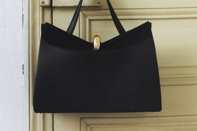 Jacquemus dévoile le sac "Valérie"